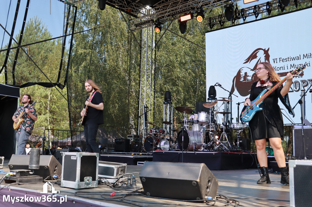 Fotorelacji XVIII: Taniec, muzyka i śpiew na Festiwalu z Kopyta w Gniazdowie