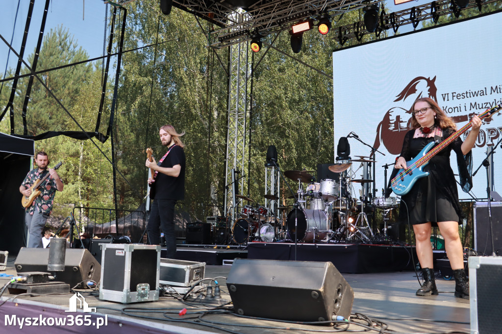 Fotorelacji XVIII: Taniec, muzyka i śpiew na Festiwalu z Kopyta w Gniazdowie