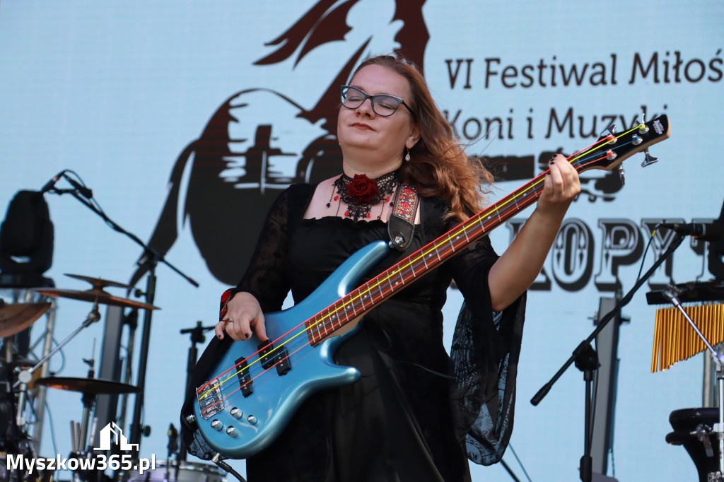 Fotorelacji XVIII: Taniec, muzyka i śpiew na Festiwalu z Kopyta w Gniazdowie