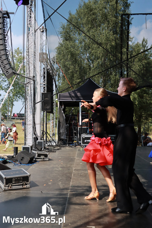 Fotorelacji XVIII: Taniec, muzyka i śpiew na Festiwalu z Kopyta w Gniazdowie