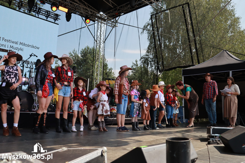 Fotorelacja XIX: Konkurs na strój w stylu Country - Festiwal z Kopyta w Gniazdowie