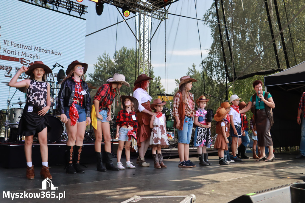 Fotorelacja XIX: Konkurs na strój w stylu Country - Festiwal z Kopyta w Gniazdowie