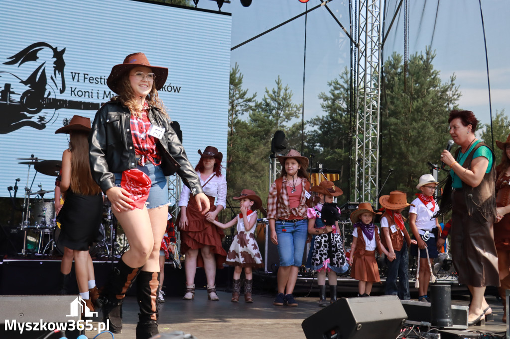 Fotorelacja XIX: Konkurs na strój w stylu Country - Festiwal z Kopyta w Gniazdowie