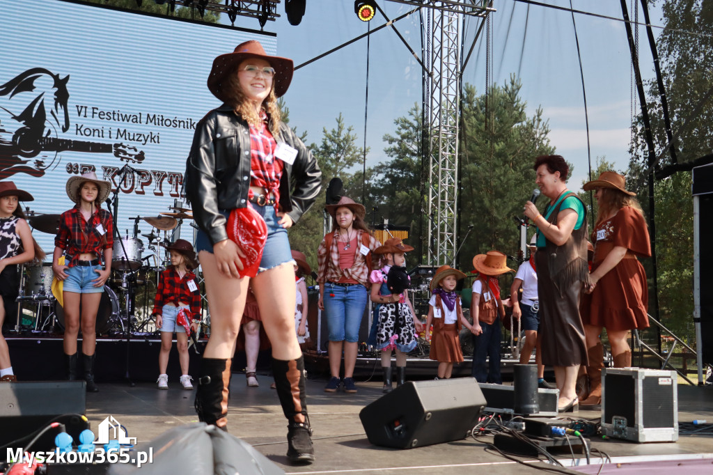 Fotorelacja XIX: Konkurs na strój w stylu Country - Festiwal z Kopyta w Gniazdowie