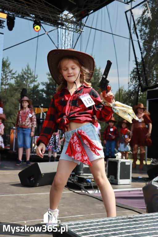 Fotorelacja XIX: Konkurs na strój w stylu Country - Festiwal z Kopyta w Gniazdowie