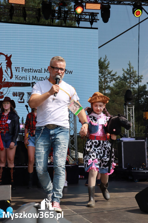 Fotorelacja XIX: Konkurs na strój w stylu Country - Festiwal z Kopyta w Gniazdowie
