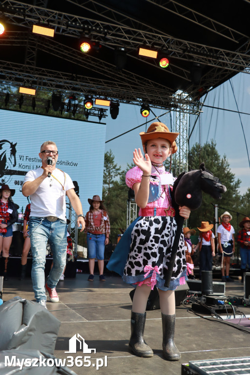 Fotorelacja XIX: Konkurs na strój w stylu Country - Festiwal z Kopyta w Gniazdowie