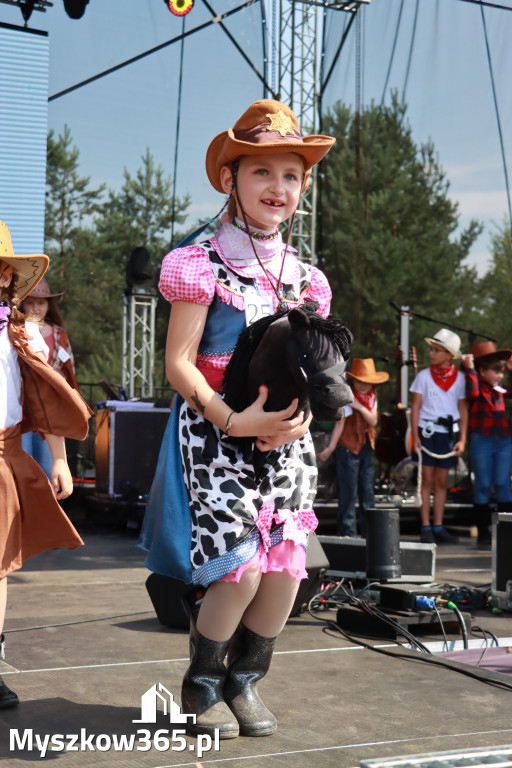 Fotorelacja XIX: Konkurs na strój w stylu Country - Festiwal z Kopyta w Gniazdowie