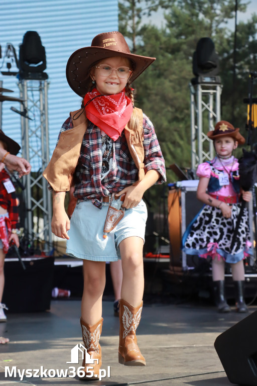 Fotorelacja XIX: Konkurs na strój w stylu Country - Festiwal z Kopyta w Gniazdowie