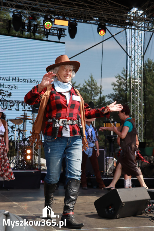 Fotorelacja XIX: Konkurs na strój w stylu Country - Festiwal z Kopyta w Gniazdowie