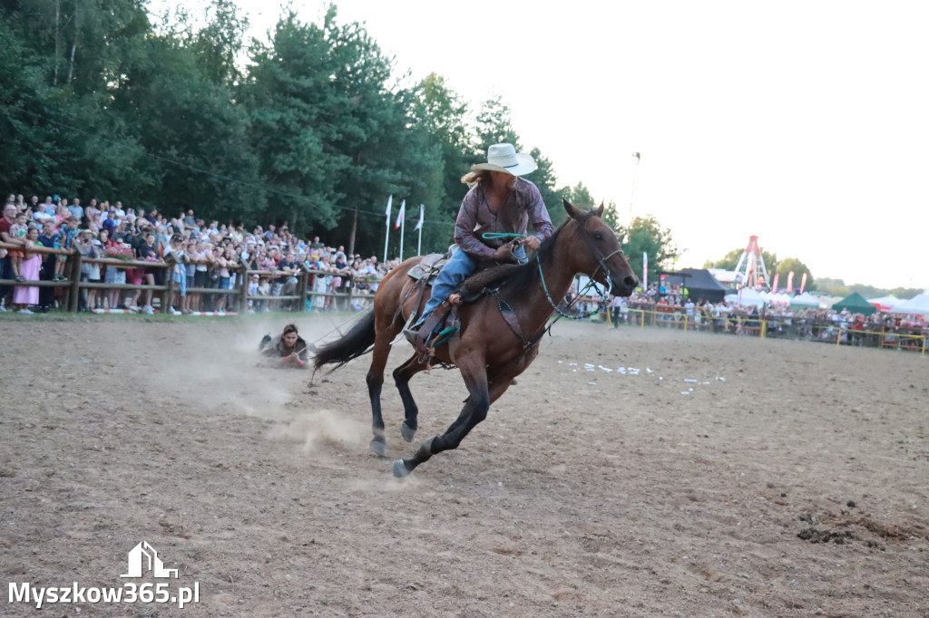 Fotorelacja XXI: Kaskaderski pokaz jeździecki - Festiwal z Kopyta w Gniazdowie