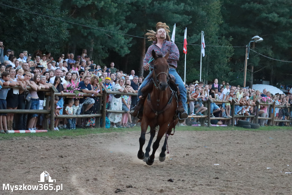 Fotorelacja XXI: Kaskaderski pokaz jeździecki - Festiwal z Kopyta w Gniazdowie
