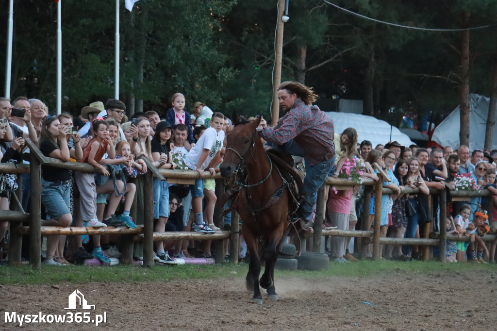 Fotorelacja XXI: Kaskaderski pokaz jeździecki - Festiwal z Kopyta w Gniazdowie