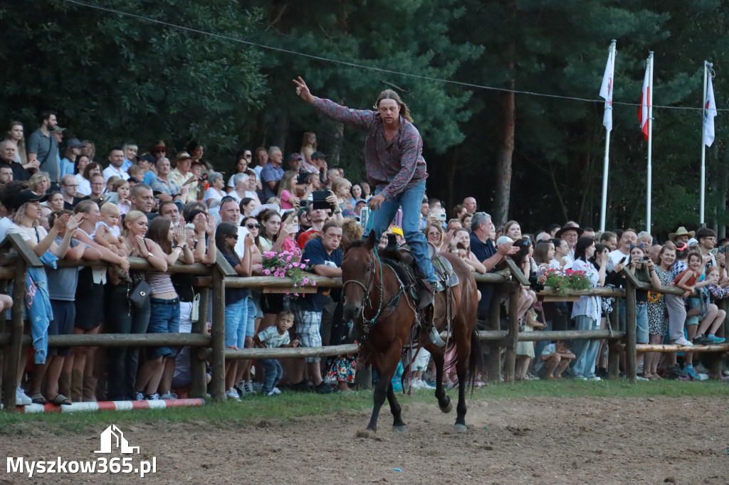 Fotorelacja XXI: Kaskaderski pokaz jeździecki - Festiwal z Kopyta w Gniazdowie