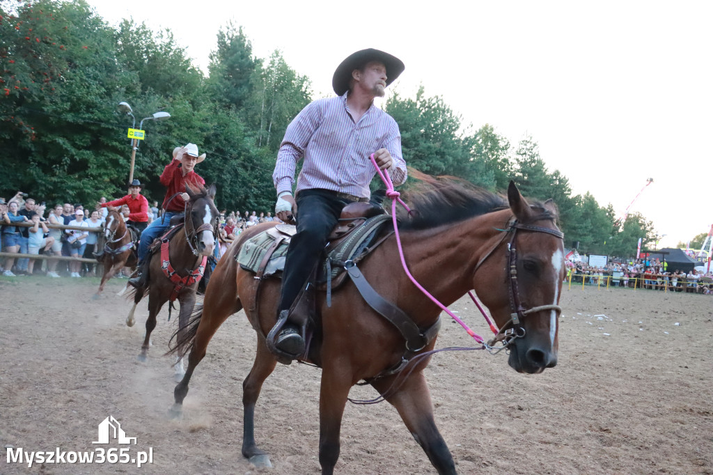 Fotorelacja XXI: Kaskaderski pokaz jeździecki - Festiwal z Kopyta w Gniazdowie