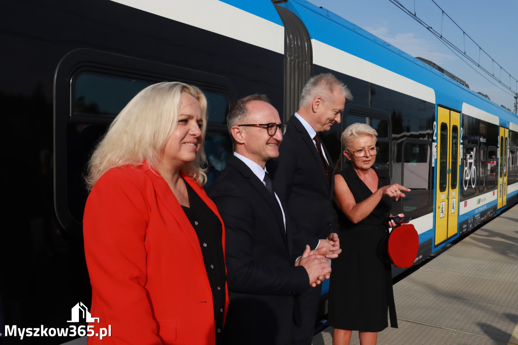 Fotorelacja: Inauguracyjny przejazd pociągu Częstochowa Kraków przez Poraj