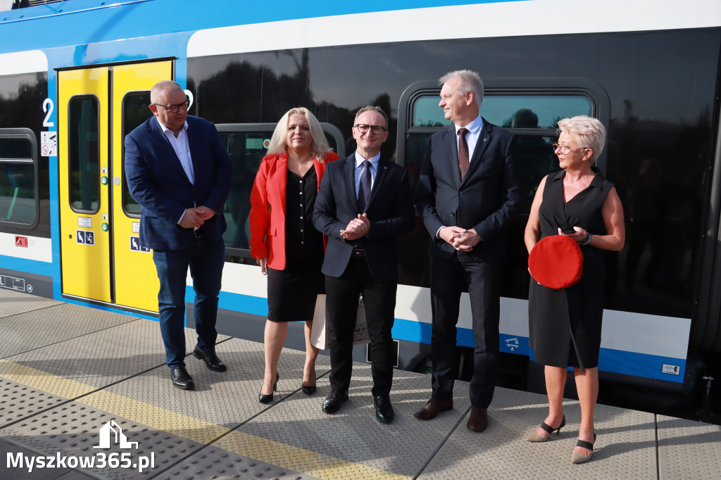 Fotorelacja: Inauguracyjny przejazd pociągu Częstochowa Kraków przez Poraj