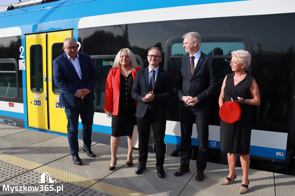 Fotorelacja: Inauguracyjny przejazd pociągu Częstochowa Kraków przez Poraj