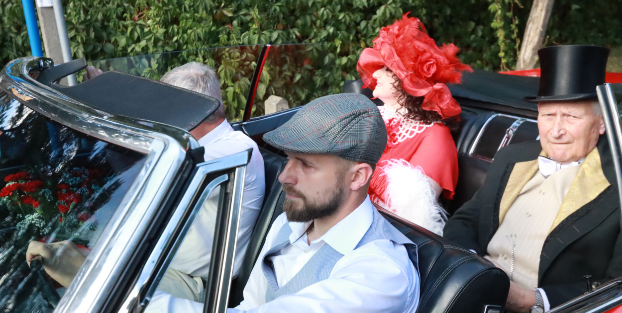 Fotorelacja I: Imieniny Hrabiny w Żarkach Letnisku Gmina Poraj - Orszak