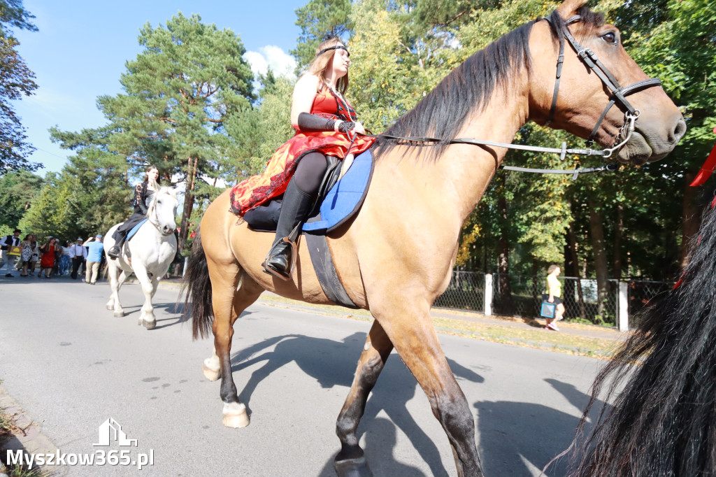 Fotorelacja I: Imieniny Hrabiny w Żarkach Letnisku Gmina Poraj - Orszak