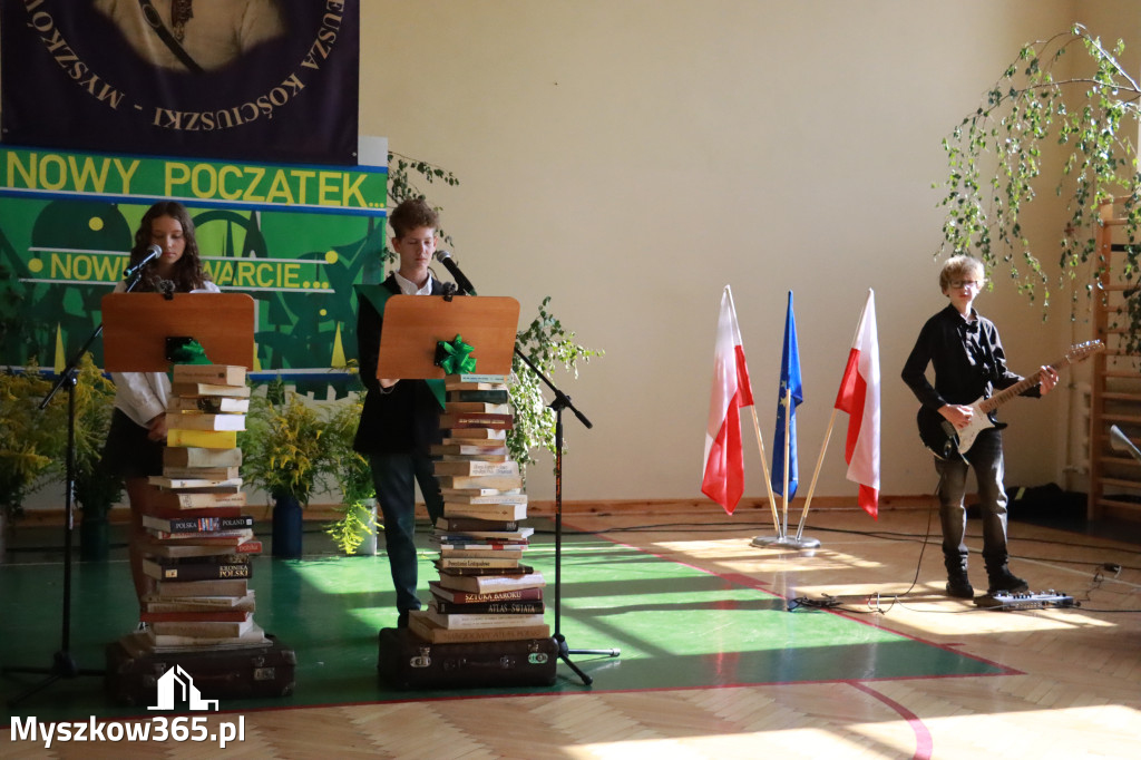 Fotorelacja: Rozpoczęcie nowego roku szkolnego w SP3 Myszków