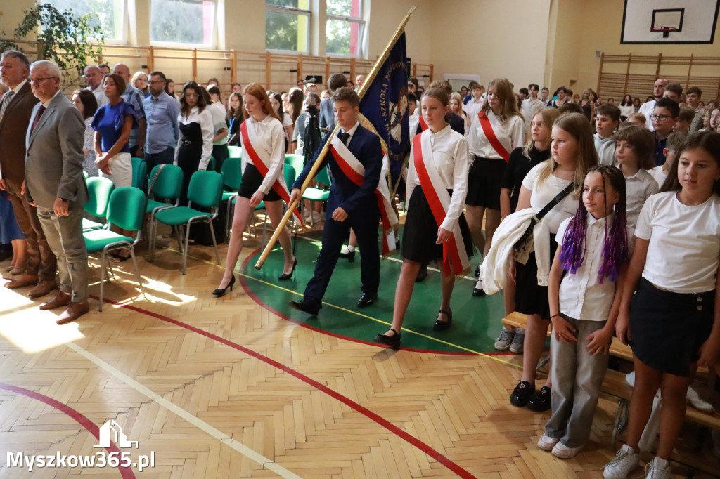 Fotorelacja: Rozpoczęcie nowego roku szkolnego w SP3 Myszków