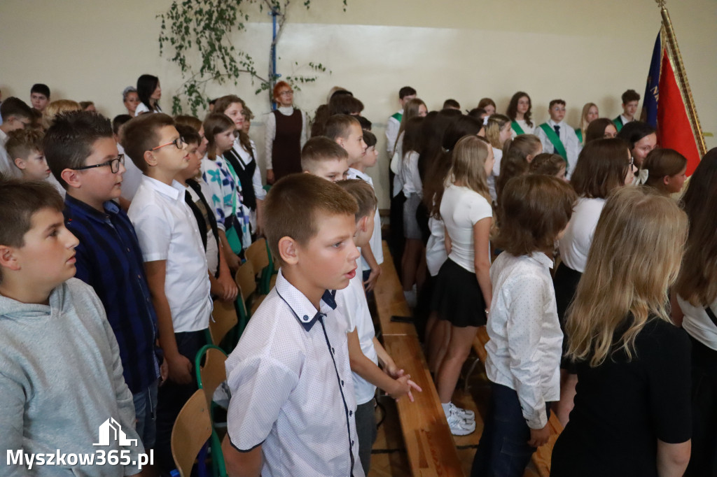 Fotorelacja: Rozpoczęcie nowego roku szkolnego w SP3 Myszków