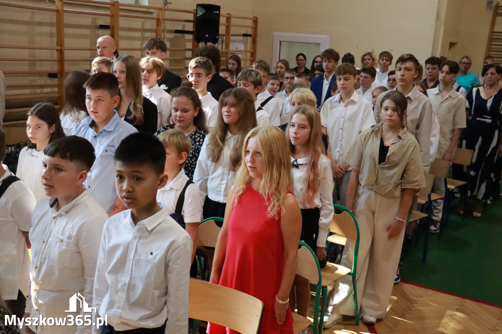Fotorelacja: Rozpoczęcie nowego roku szkolnego w SP3 Myszków