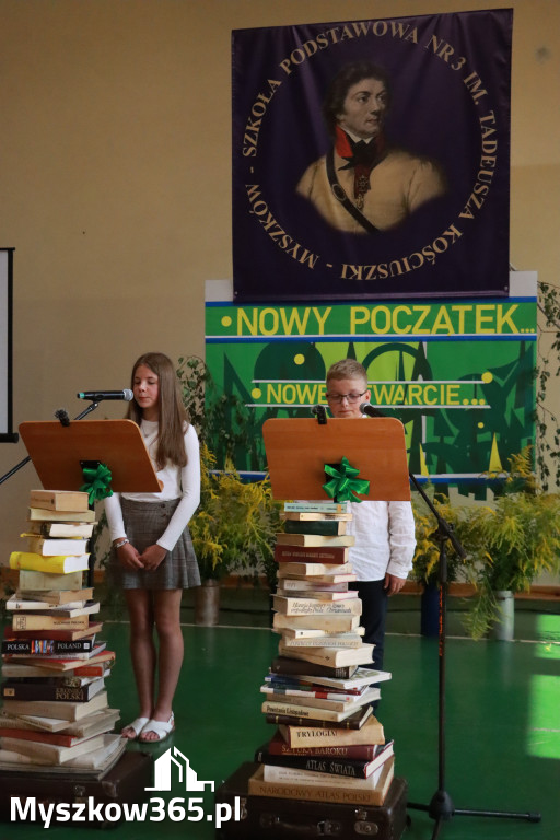 Fotorelacja: Rozpoczęcie nowego roku szkolnego w SP3 Myszków