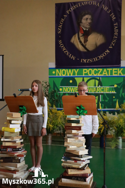 Fotorelacja: Rozpoczęcie nowego roku szkolnego w SP3 Myszków