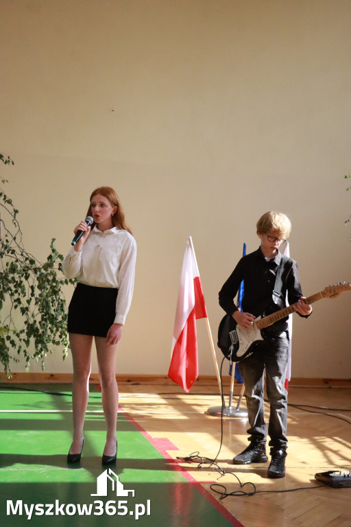 Fotorelacja: Rozpoczęcie nowego roku szkolnego w SP3 Myszków