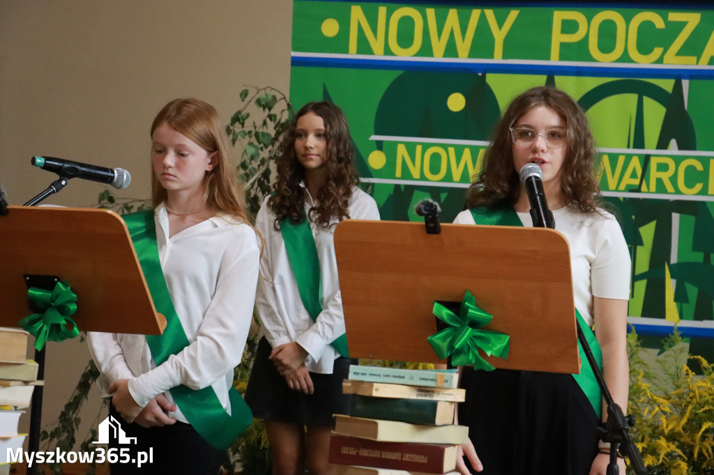 Fotorelacja: Rozpoczęcie nowego roku szkolnego w SP3 Myszków