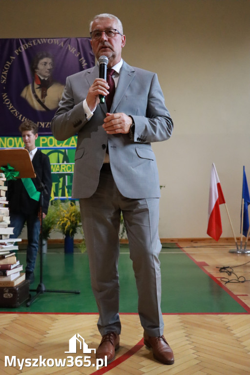 Fotorelacja: Rozpoczęcie nowego roku szkolnego w SP3 Myszków