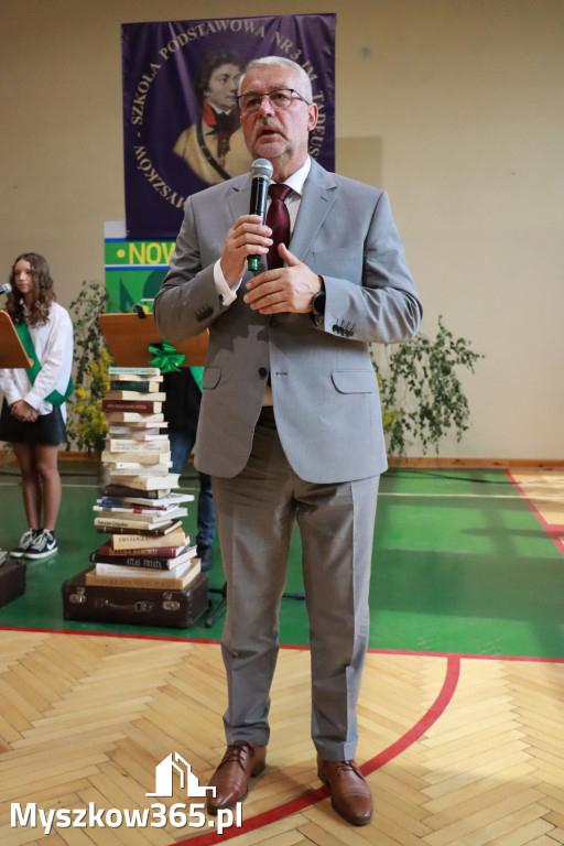 Fotorelacja: Rozpoczęcie nowego roku szkolnego w SP3 Myszków