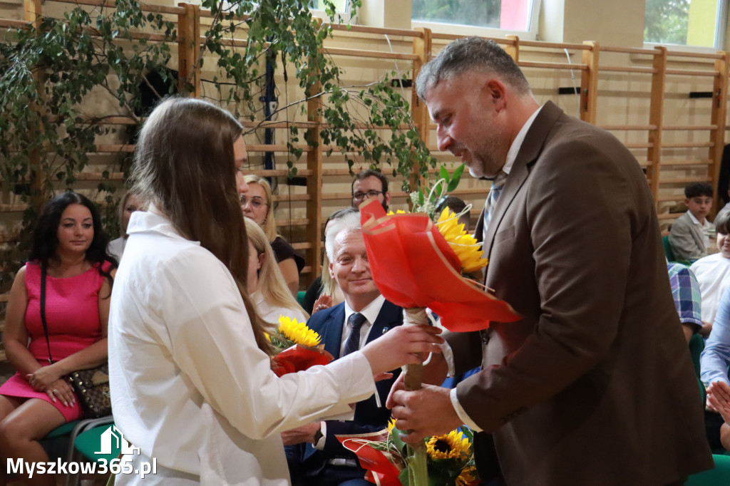 Fotorelacja: Rozpoczęcie nowego roku szkolnego w SP3 Myszków