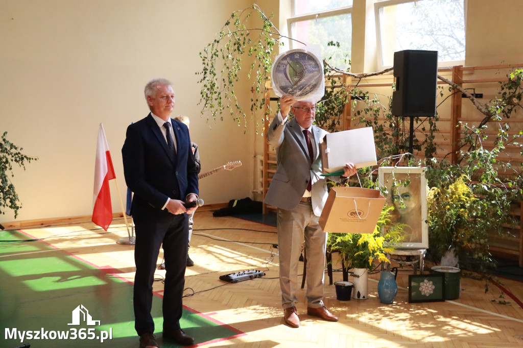 Fotorelacja: Rozpoczęcie nowego roku szkolnego w SP3 Myszków