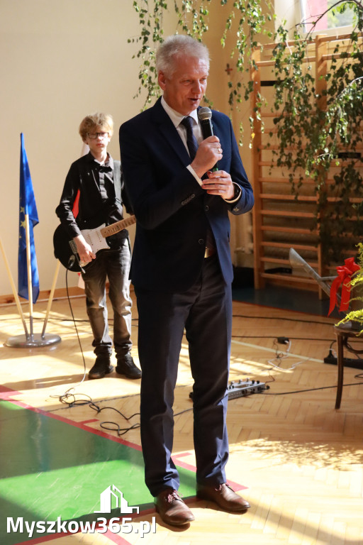 Fotorelacja: Rozpoczęcie nowego roku szkolnego w SP3 Myszków