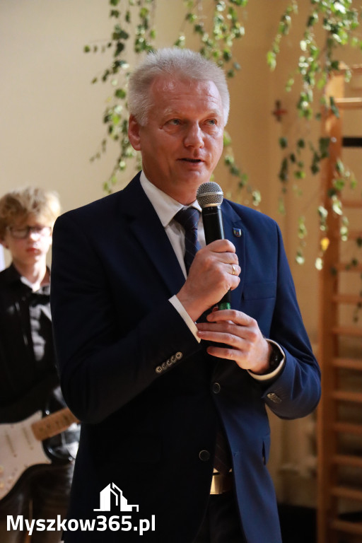 Fotorelacja: Rozpoczęcie nowego roku szkolnego w SP3 Myszków
