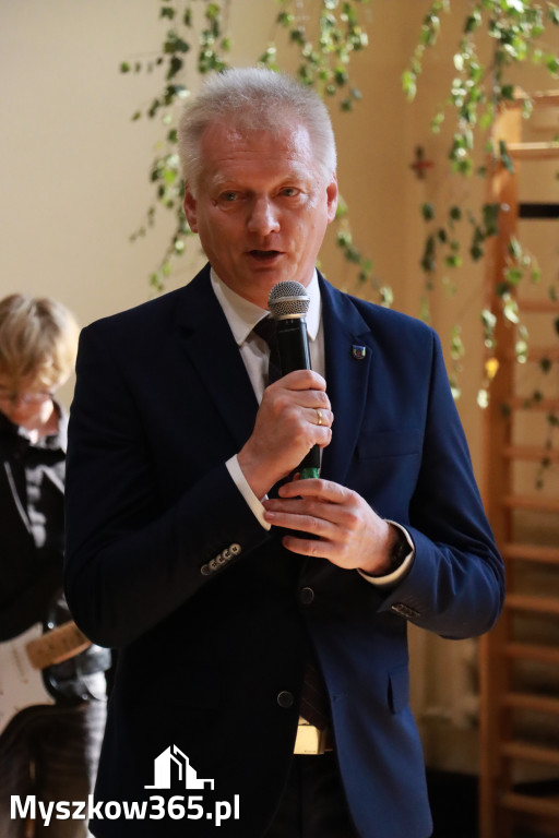 Fotorelacja: Rozpoczęcie nowego roku szkolnego w SP3 Myszków