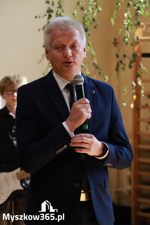 Fotorelacja: Rozpoczęcie nowego roku szkolnego w SP3 Myszków