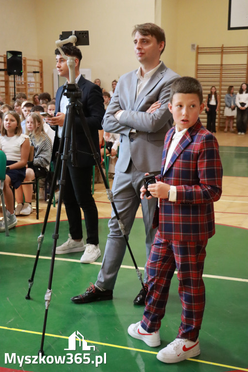 Fotorelacja: Rozpoczęcie nowego roku szkolnego w SP3 Myszków