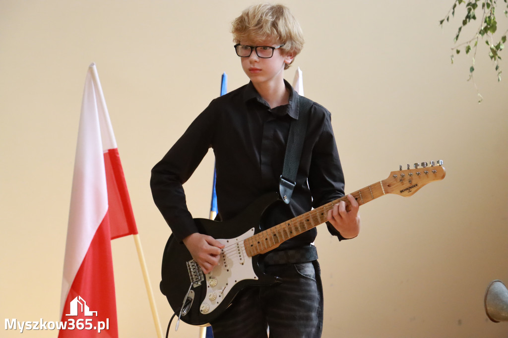 Fotorelacja: Rozpoczęcie nowego roku szkolnego w SP3 Myszków