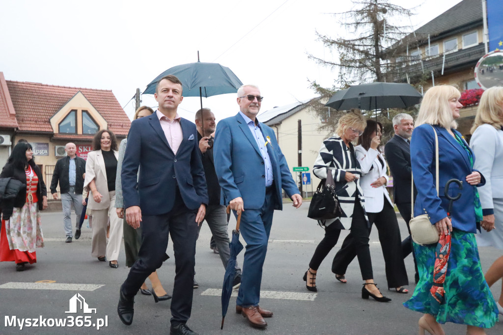 Fotorelacja I: Dożynki Powiatu Myszkowskiego w Niegowie
