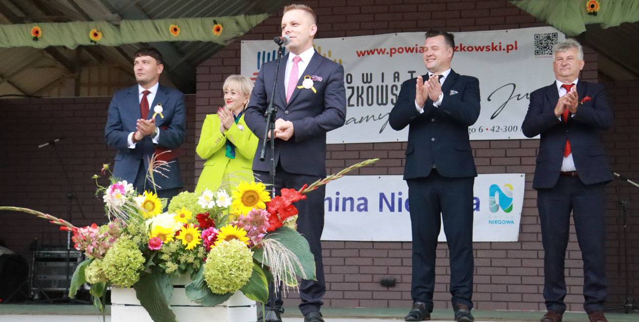Fotorelacja II: Dożynki Powiatu Myszkowskiego w Niegowie