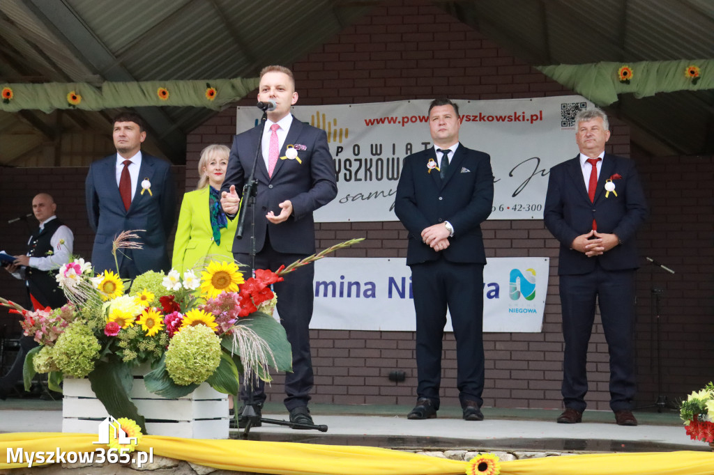 Fotorelacja II: Dożynki Powiatu Myszkowskiego w Niegowie