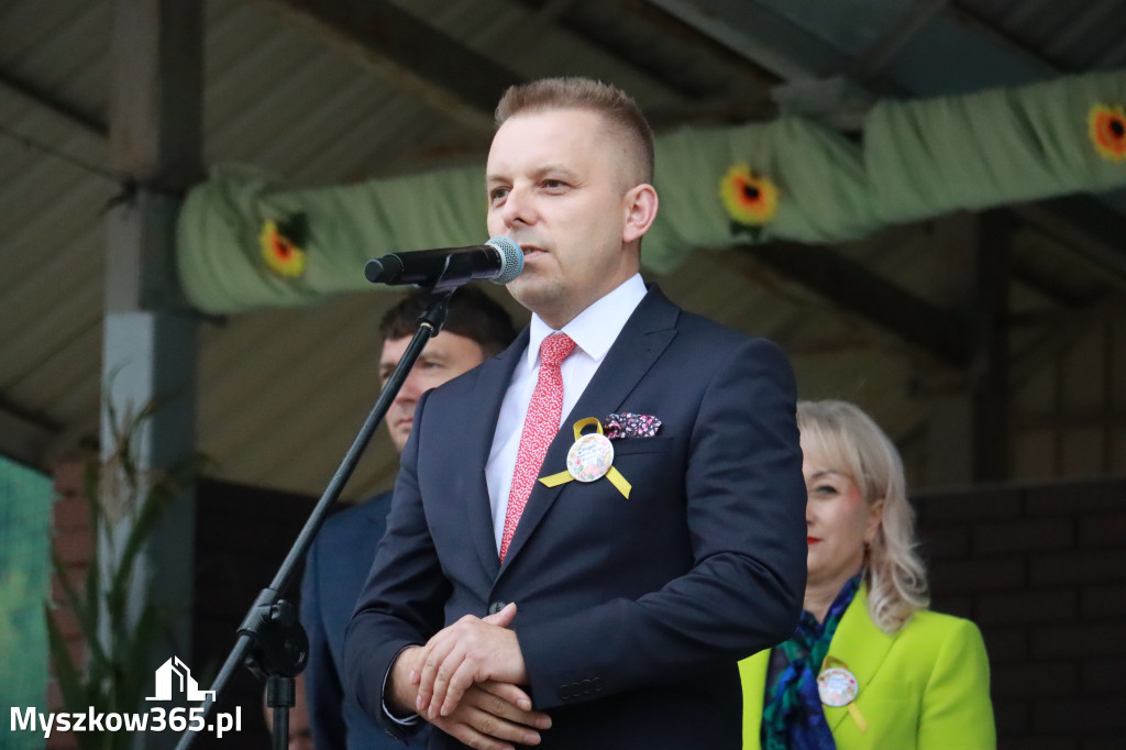 Fotorelacja II: Dożynki Powiatu Myszkowskiego w Niegowie