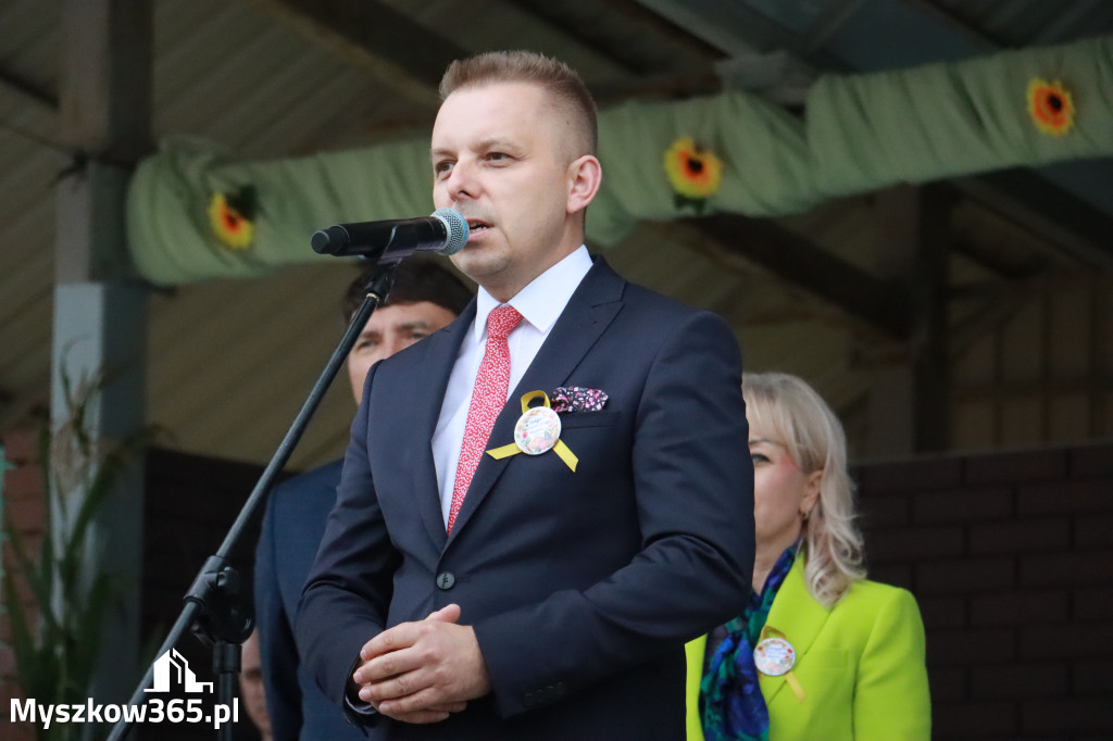Fotorelacja II: Dożynki Powiatu Myszkowskiego w Niegowie