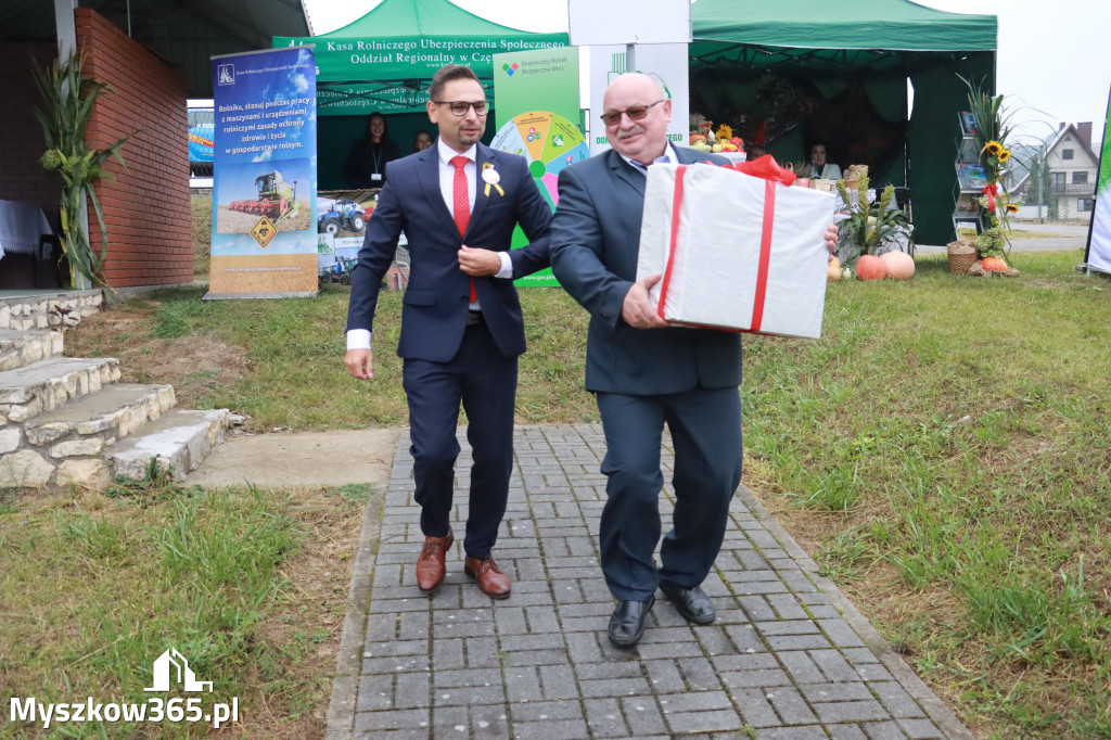 Fotorelacja II: Dożynki Powiatu Myszkowskiego w Niegowie