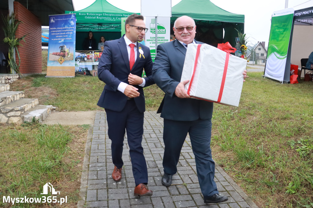 Fotorelacja II: Dożynki Powiatu Myszkowskiego w Niegowie