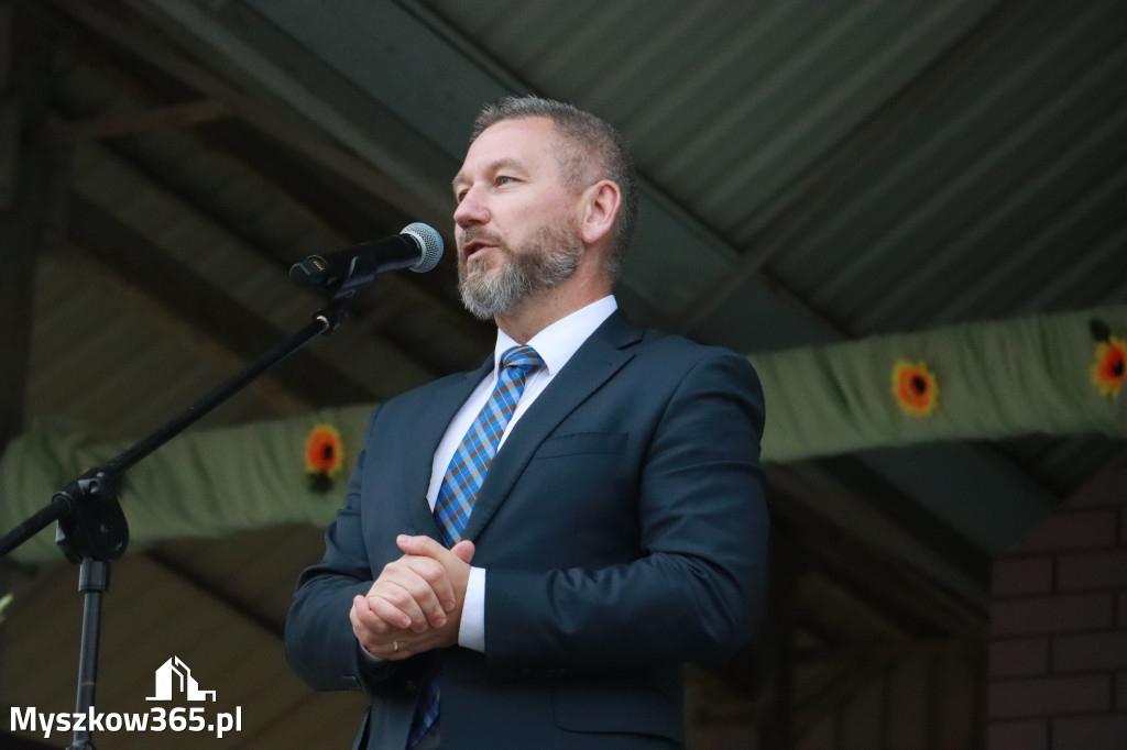 Fotorelacja II: Dożynki Powiatu Myszkowskiego w Niegowie
